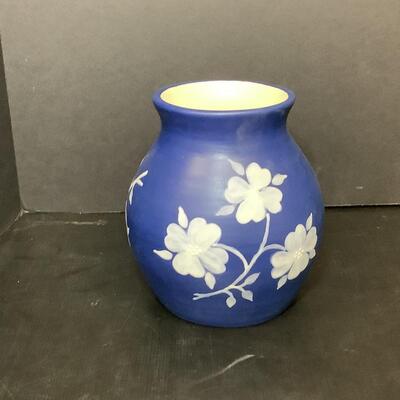 Lot 1118. Signed, Catawba Cameo Pottery Vase by Marjorie Pittman 2005