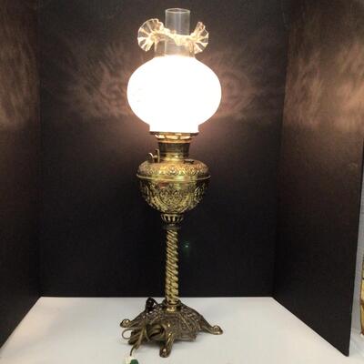 1129 Antique Bradley & Hubbard Victorian Kerosene Banquet Lamp
