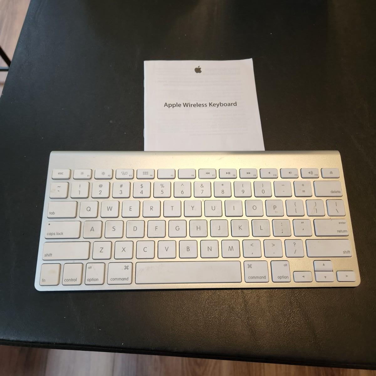 Apple Wireless Keyboard A1314 