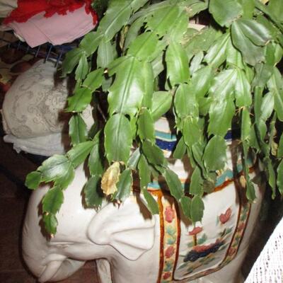 Ceramic Elephant Plant Stand w/plant