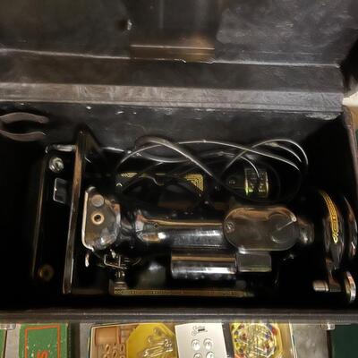 Vintage Singer Featherweight Sewing Machine