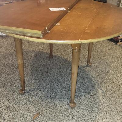 Round drop leaf table