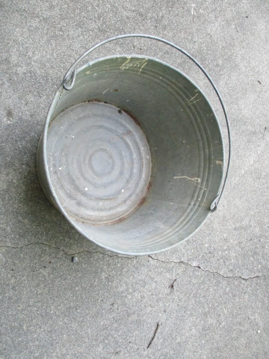 4 Gallon Galvanized Metal Bucket | EstateSales.org