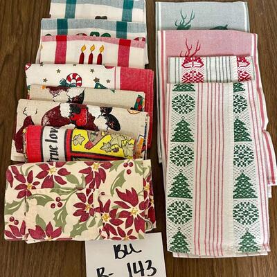 HOLIDAY Towels and linens