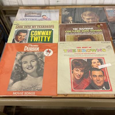 P7-Lot of 21 Records