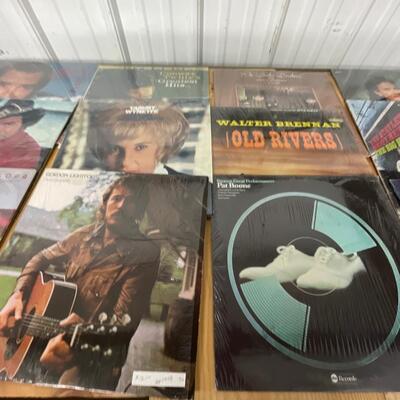 P13-Lot of 21 Records