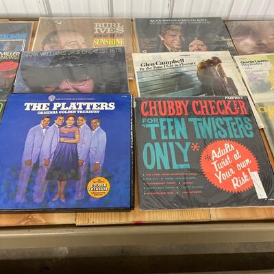 P15-Lot of 21 Records