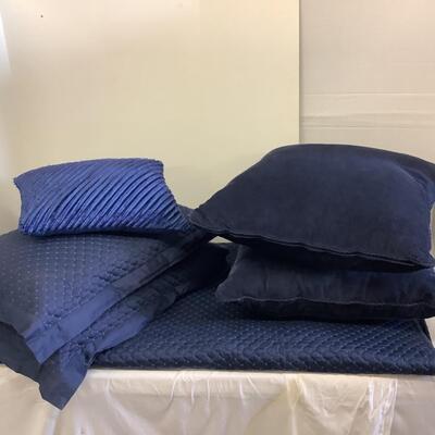 Lot 1154. Damask by Charter Club Bedspread/Pillow Shams/ Throw Pillows