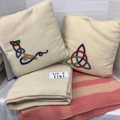 Lot 1161 Vintage Blankets & Pillows