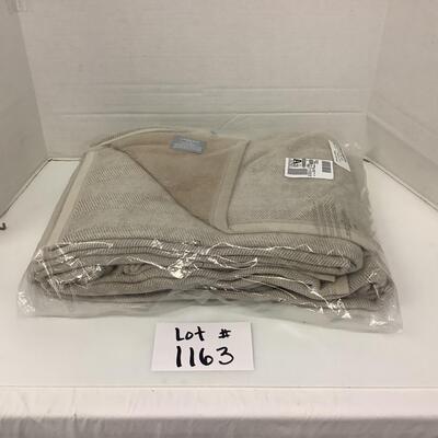 Lot 1163. NEW IN PACKAGE Landsâ€™ End Home Blanket, made in Germany