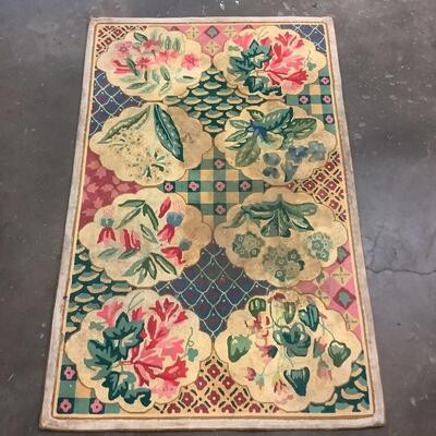 1035 Vintage Floral Hooked Area Rug