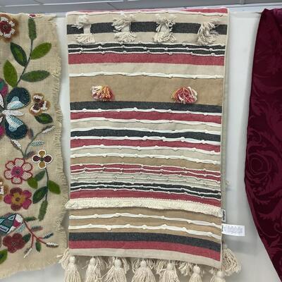 Lot 1176 Large Lot of table Linens/Runners