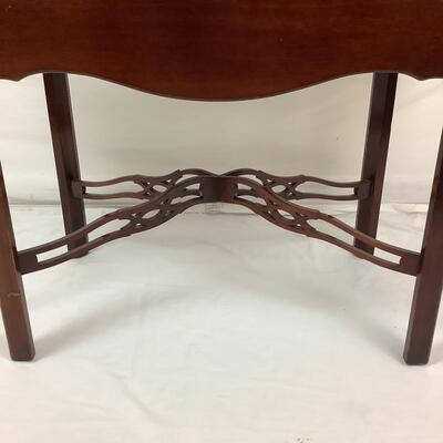 1039 The Williamsburg Galleries Antique Mahogany Double Drop-leaf Pembroke Table w/ Pierced Stretcher