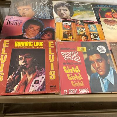 P17-Lot of 21 Records