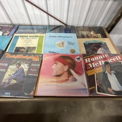 P20-Lot of 21 Records