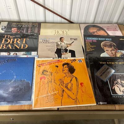 P22-Lot of 21 Records