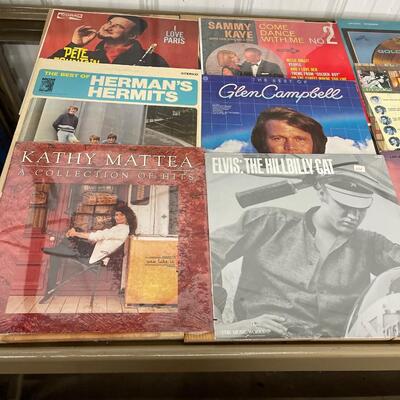 P23-Lot of 21 Records