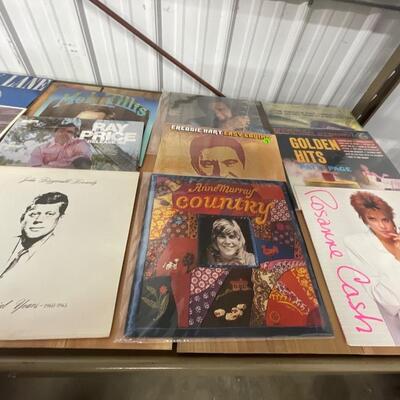 P24-Lot of 21 Records