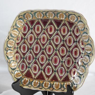 Mantle clock and beautiful decorative plates