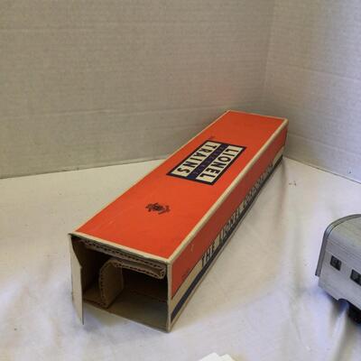 1200 Vintage Lionel Model 2532 Passenger Train Car w/Astra Dome Cover