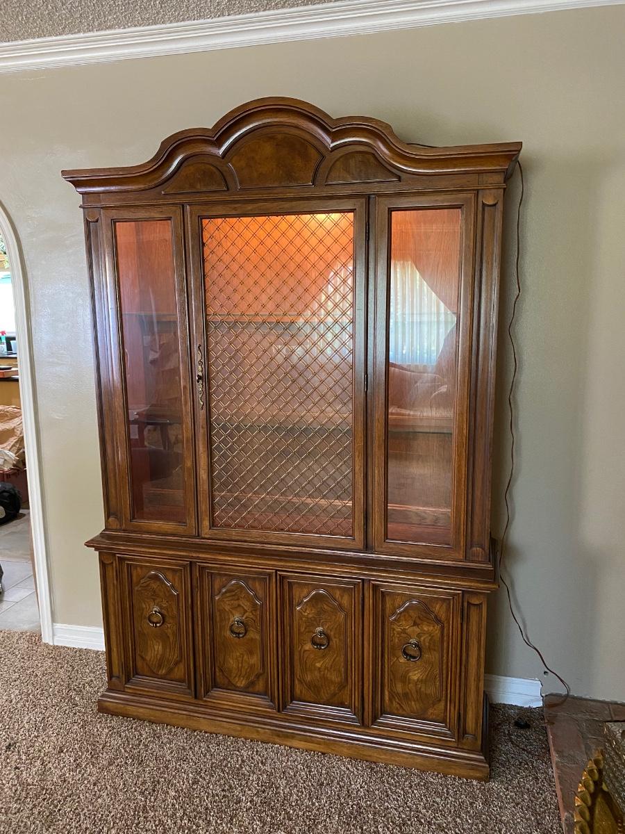 Vintage Midcentury Thomasville Lighted China Hutch