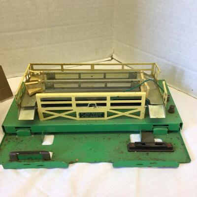 1207 Vintage Lionel Model 3656 Cattle Car Stockyard Corral