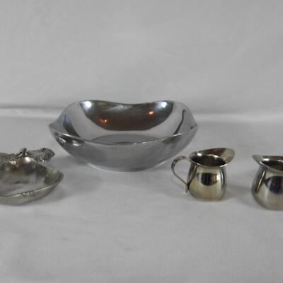 Pewter bowls with small cream pictures