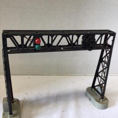 1212 Vintage Lionel Model 450 Signal Bridge