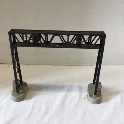 1212 Vintage Lionel Model 450 Signal Bridge