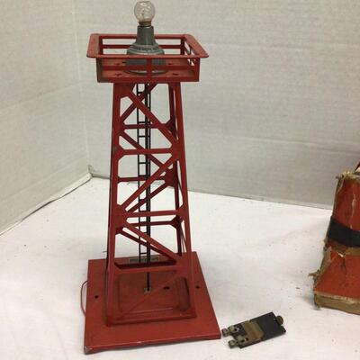 1223 Vintage LIONEL No. 394 RED ROTARY BEACON with ORIGINAL BOX - W/BEACON