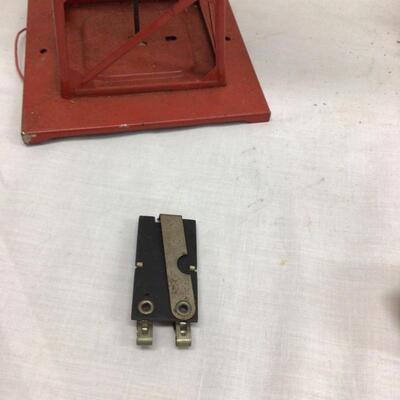 1223 Vintage LIONEL No. 394 RED ROTARY BEACON with ORIGINAL BOX - W/BEACON