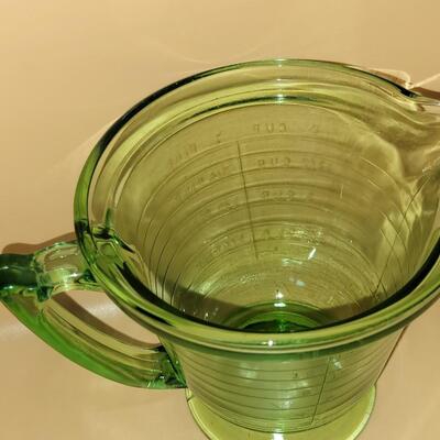 Vtg Green Uranium Glass Measuring Cup