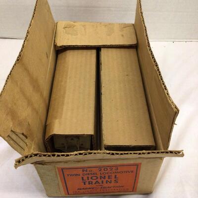 1226 Pair of Vintage Lionel Model: 2023 Locomotives