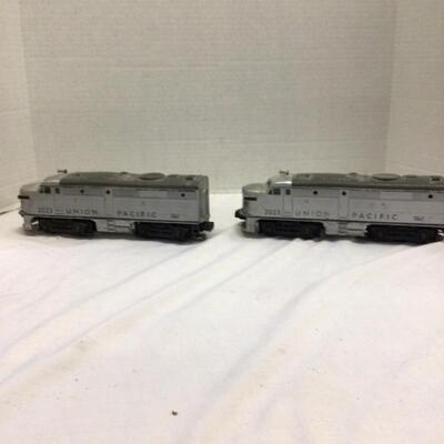 1226 Pair of Vintage Lionel Model: 2023 Locomotives