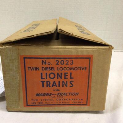 1226 Pair of Vintage Lionel Model: 2023 Locomotives