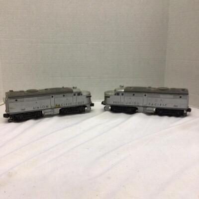 1226 Pair of Vintage Lionel Model: 2023 Locomotives