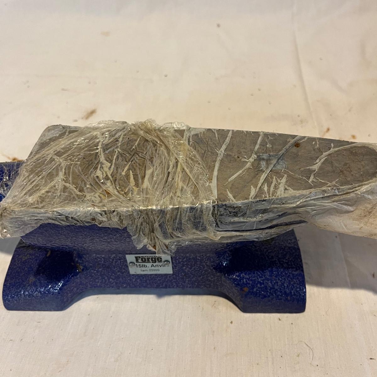 Central 15 LB. Anvil (BMG)