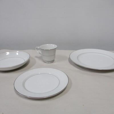 Seizan Fine China Japan "West Bluff" Dinner Set