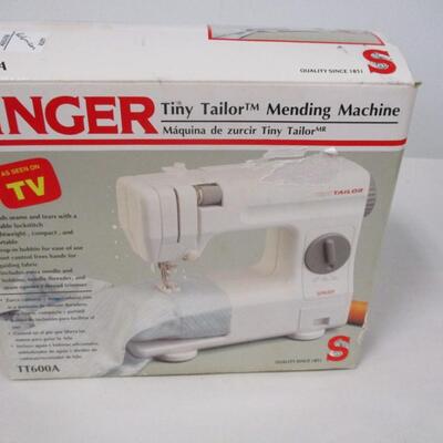 Singer Tiny Tailor Mending Machine