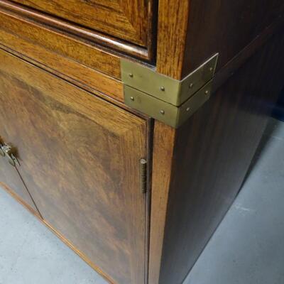 LOT 129 VINTAGE HENREDON LIGHTED CABINET