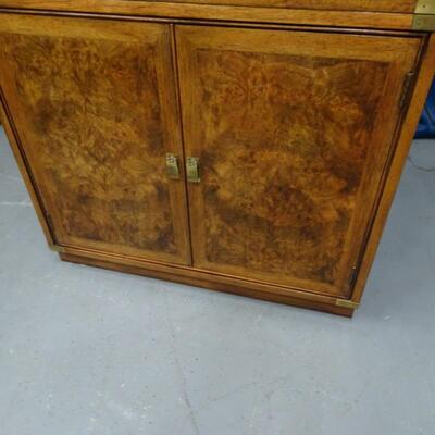 LOT 129 VINTAGE HENREDON LIGHTED CABINET