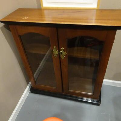 LOT 132. DISPLAY CABINET