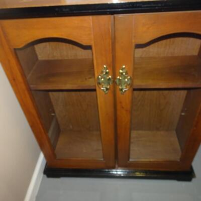 LOT 132. DISPLAY CABINET