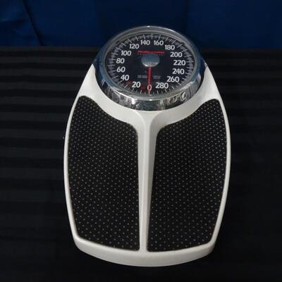 LOT 146. HEALTH O METER SCALE