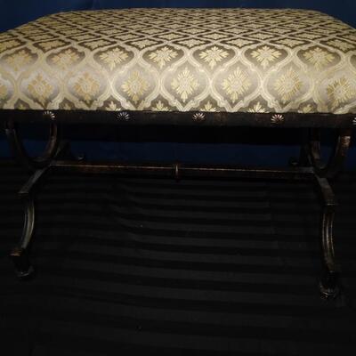 LOT 149. BENCH