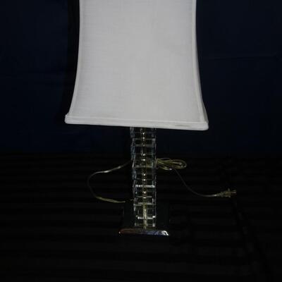LOT 151. GLASS TABLE LAMP