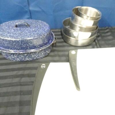 LOT 152.  ROASTER PAN, MIXING BOWLS TWO CUTTING BOARDS
