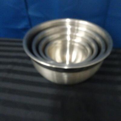 LOT 153. MIXING BOWLS
