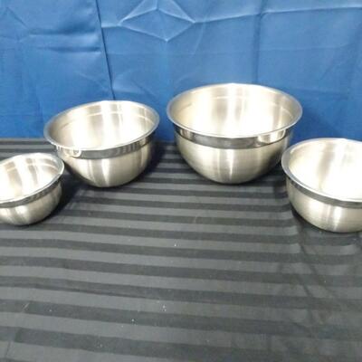 LOT 153. MIXING BOWLS