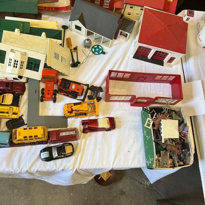1283 Vintage Plasticville Toy Train Village & More